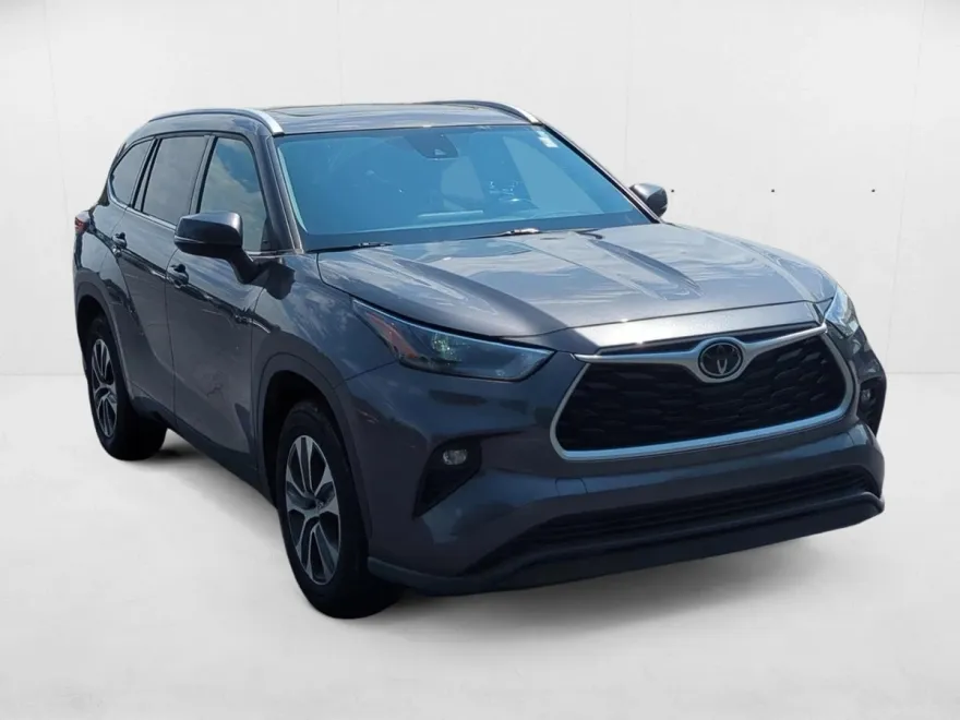 2022 Toyota Highlander XLE photo 1