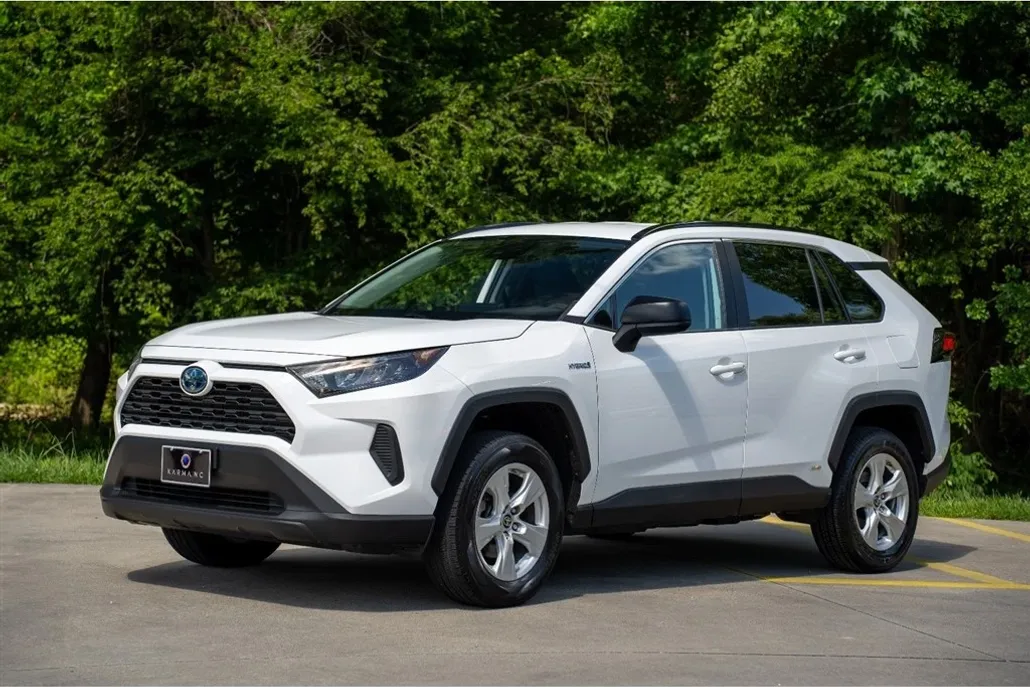 2021 Toyota RAV4 Hybrid LE photo 1