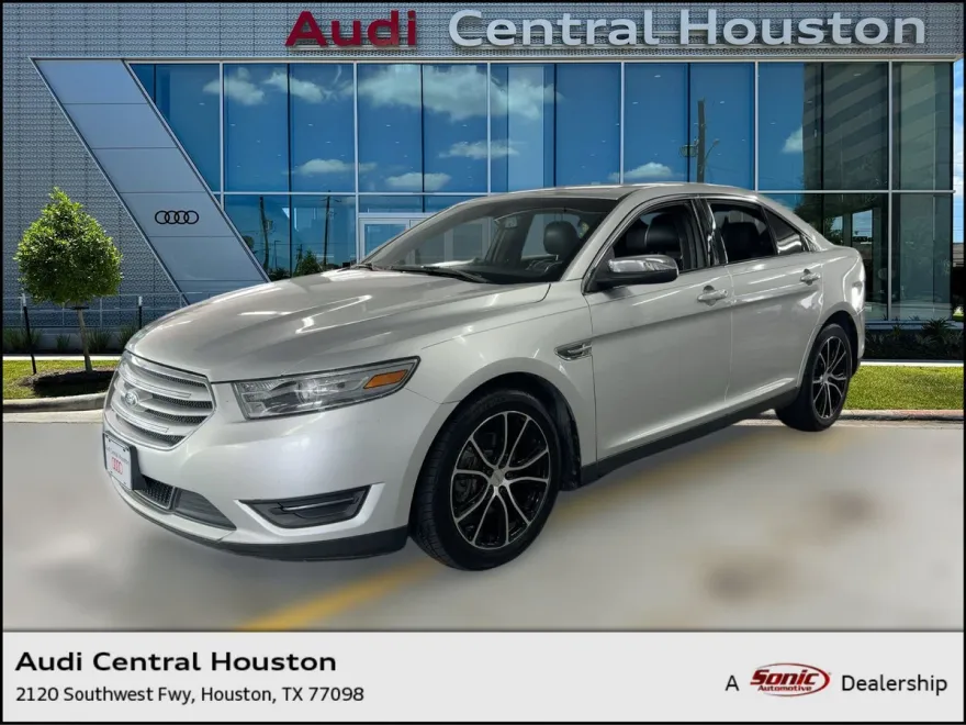 2013 Ford Taurus Limited photo 1