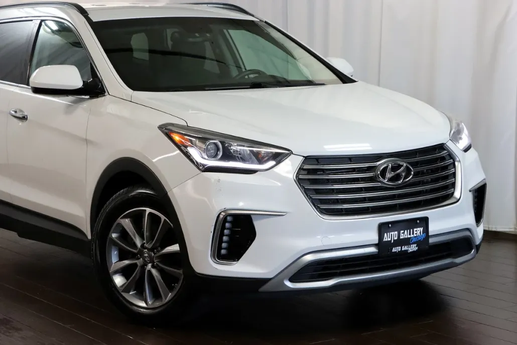 2017 Hyundai Santa Fe SE photo 1