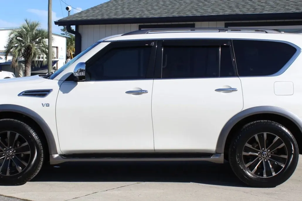 2017 Nissan Armada Platinum photo 1