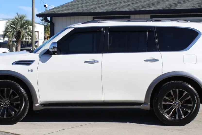 2017 Nissan Armada Platinum photo 1
