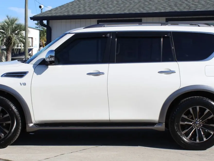 2017 Nissan Armada Platinum photo 1