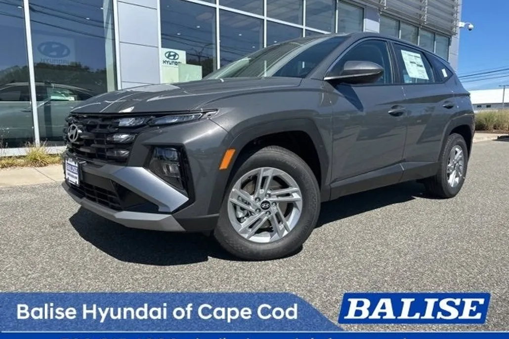 2025 Hyundai Tucson SE photo 1
