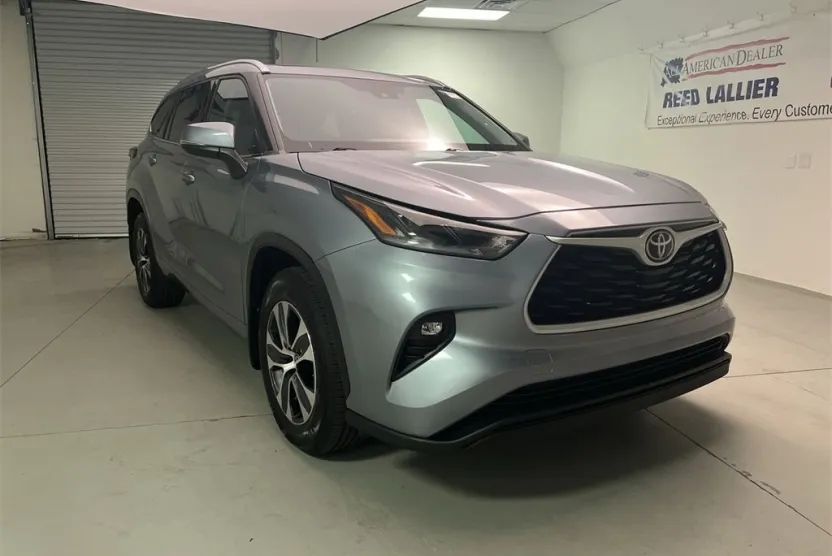 2021 Toyota Highlander XLE photo 1