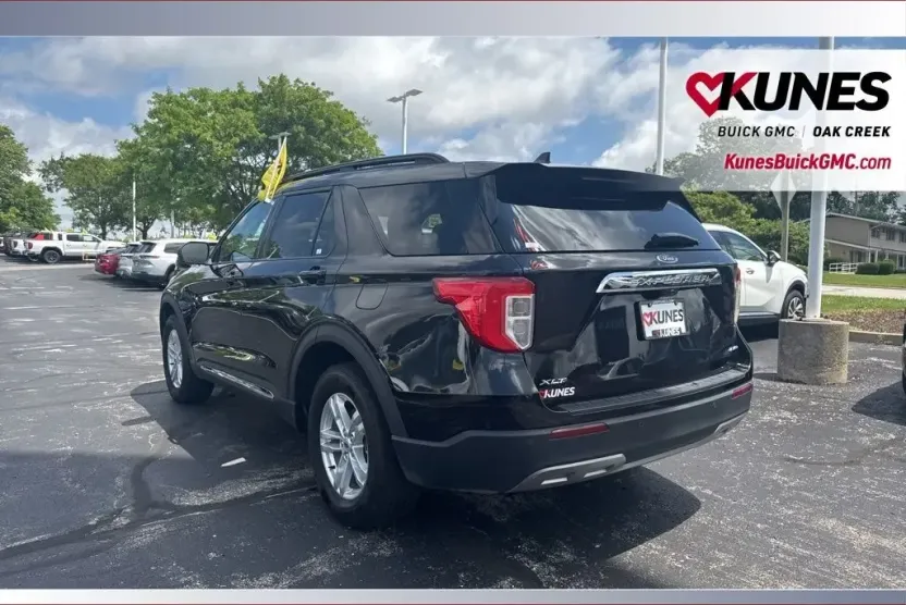 2023 Ford Explorer XLT photo 1