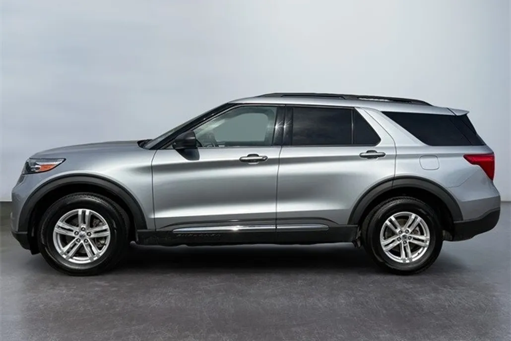 2022 Ford Explorer XLT photo 1