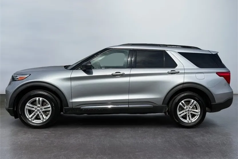 2022 Ford Explorer XLT photo 1