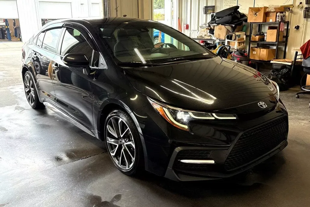 2022 Toyota Corolla SE photo 1