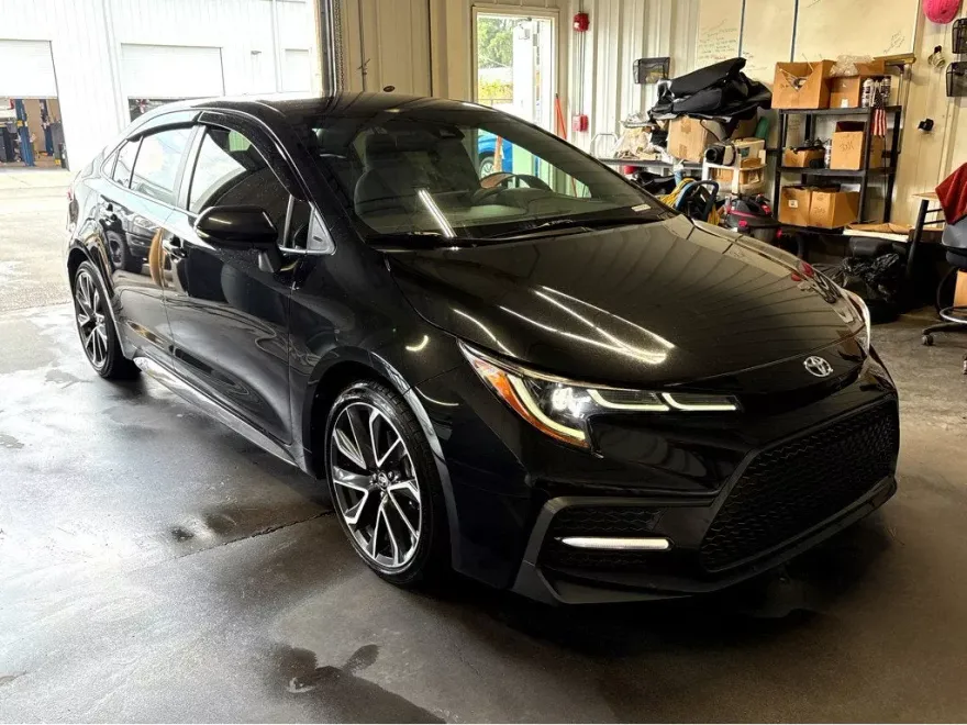 2022 Toyota Corolla SE photo 1