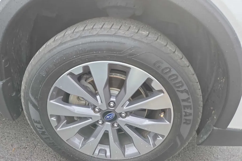 2018 Subaru Outback Touring photo 1