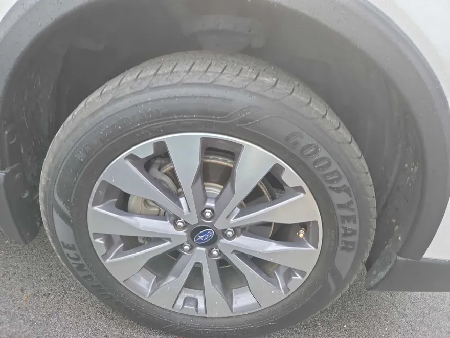 2018 Subaru Outback Touring photo 1