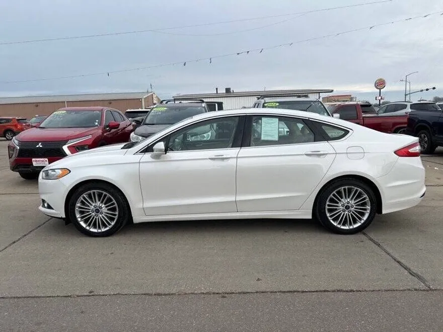 2016 Ford Fusion SE photo 1