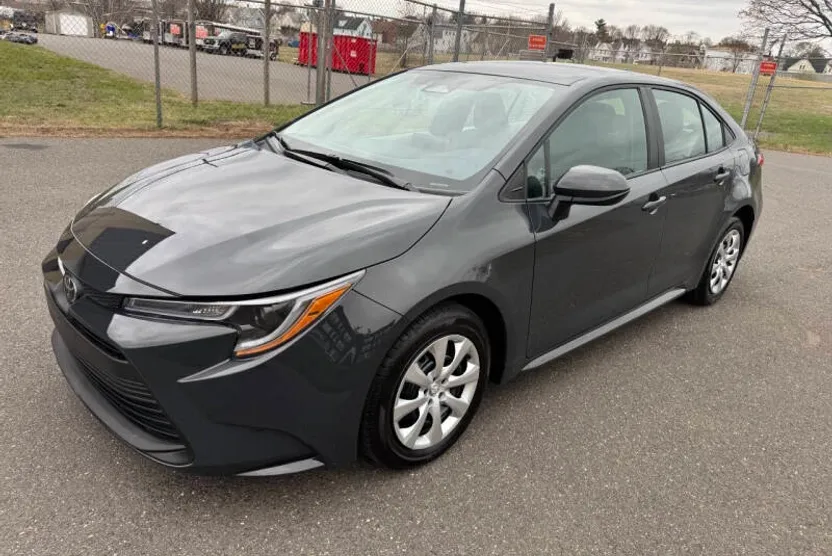 2025 Toyota Corolla LE photo 1
