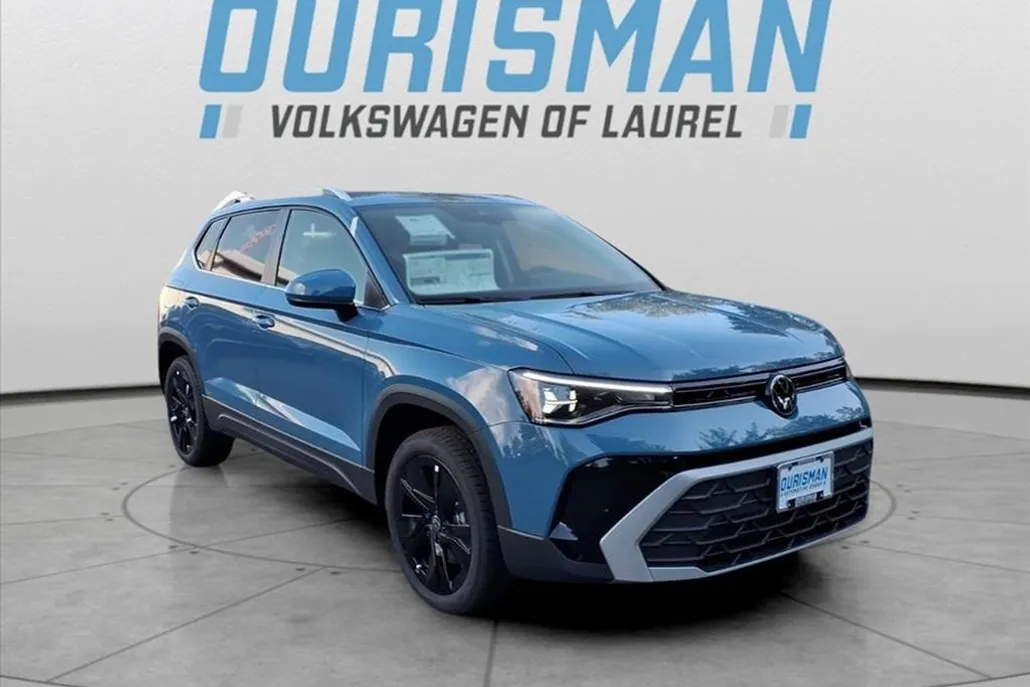 2025 Volkswagen Taos SE photo 1