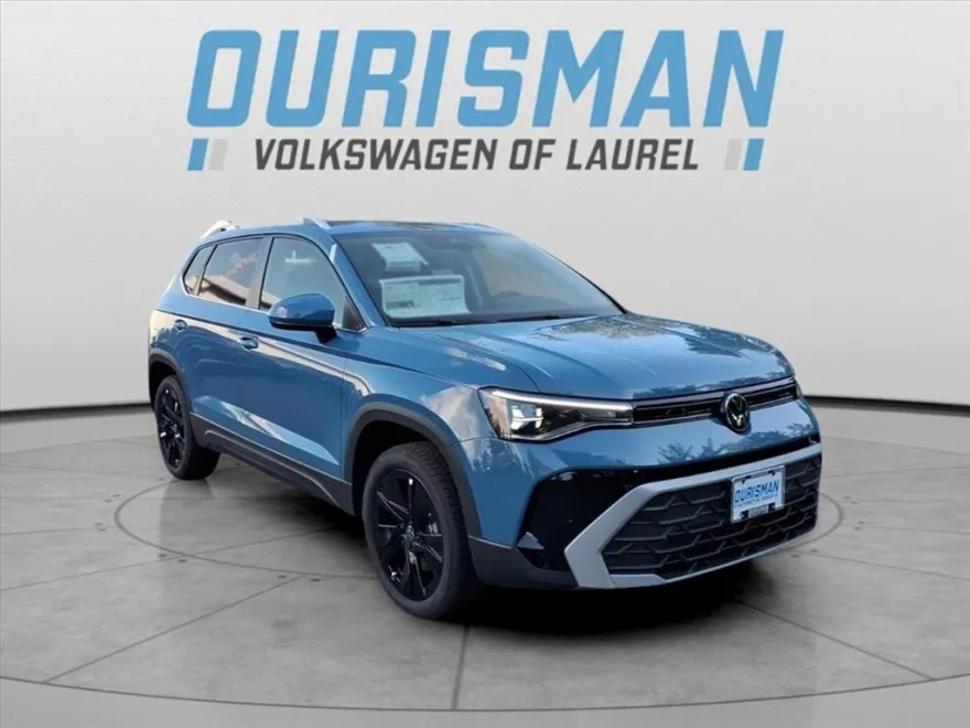 2025 Volkswagen Taos SE photo 1