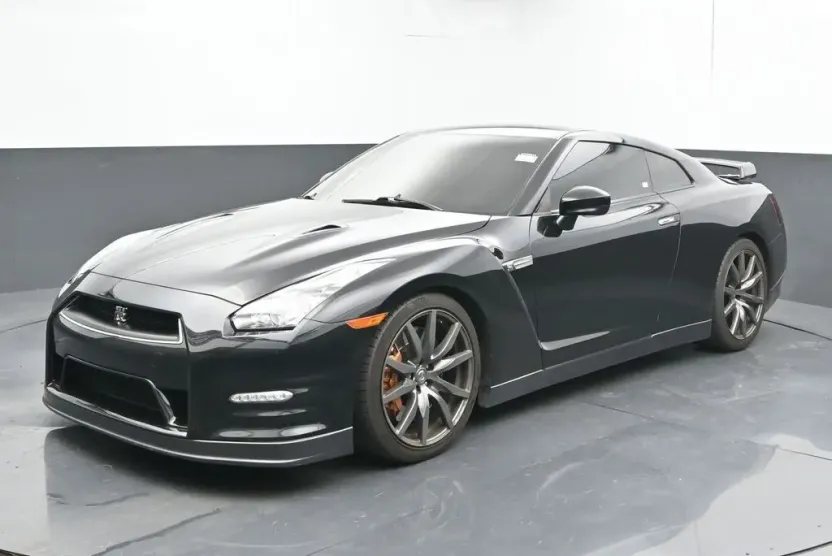 2014 Nissan GT-R Premium photo 1
