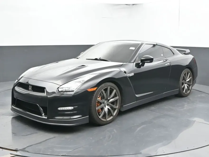2014 Nissan GT-R Premium photo 1