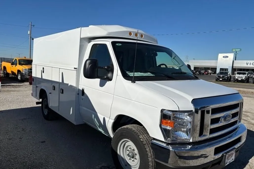 2025 Ford E-350 Base photo 1