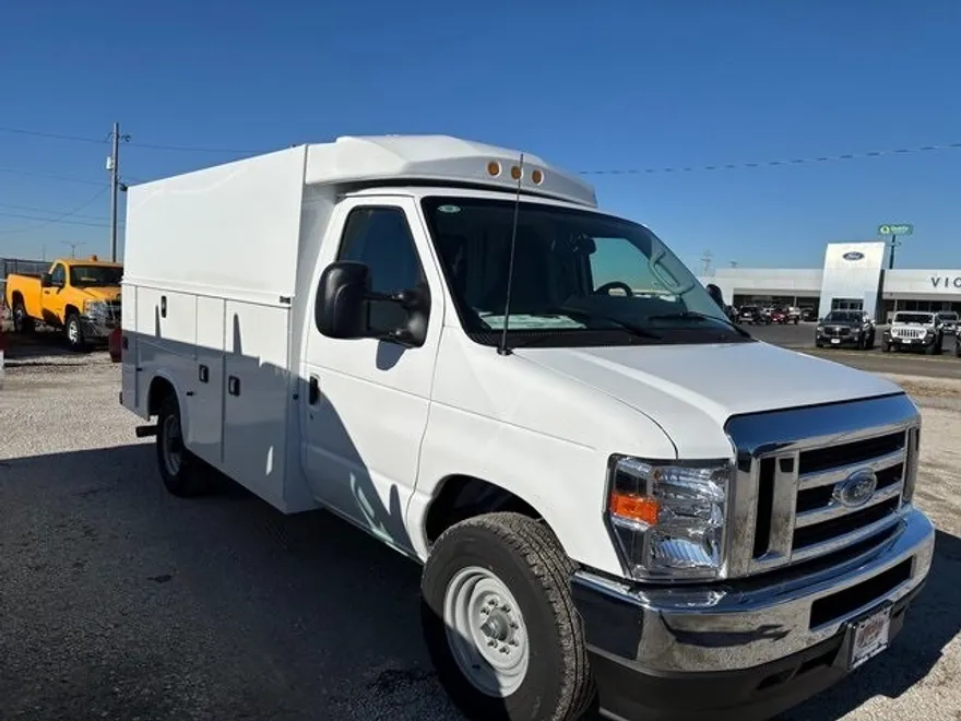 2025 Ford E-350 Base photo 1