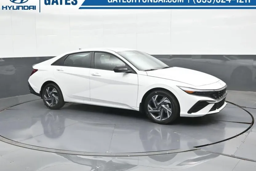 2025 Hyundai Elantra SEL Sport photo 1