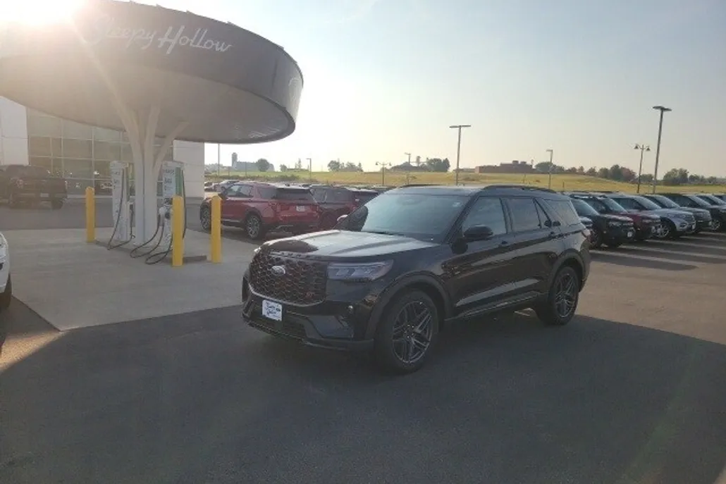 2025 Ford Explorer ST photo 1