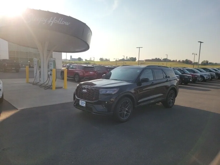 2025 Ford Explorer ST photo 1