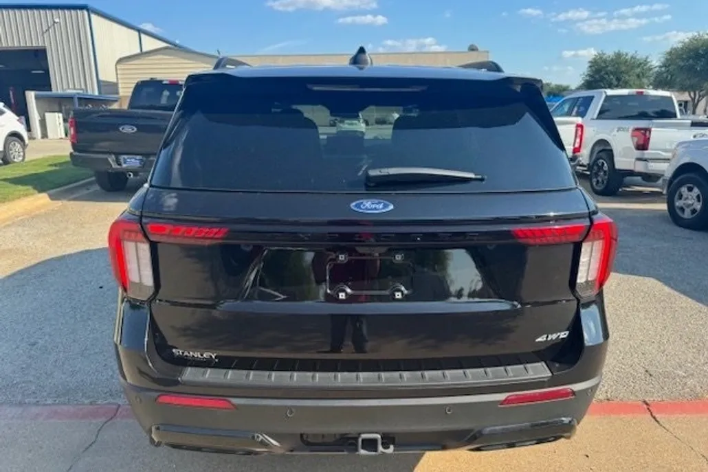 2025 Ford Explorer ST-Line photo 1