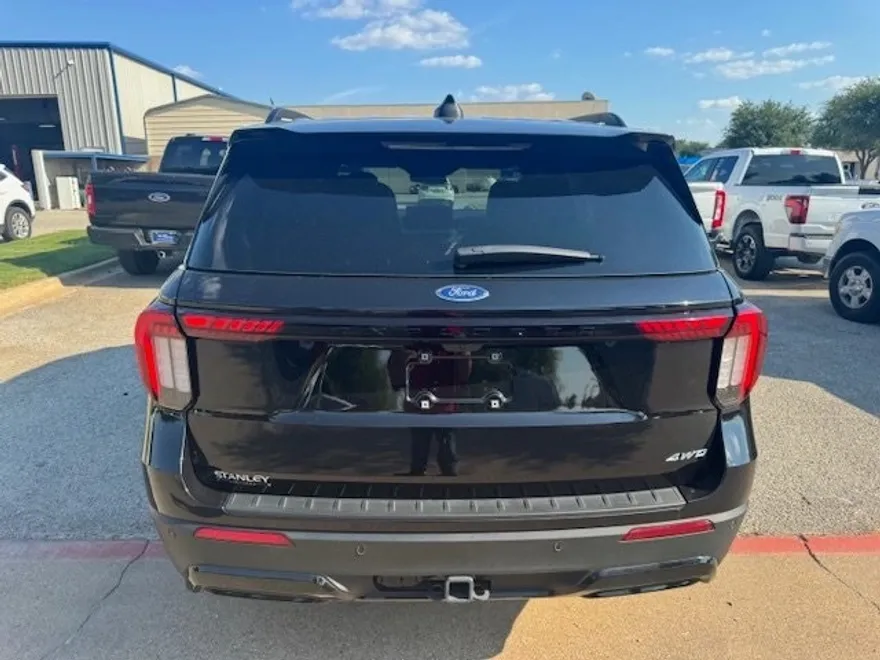 2025 Ford Explorer ST-Line photo 1