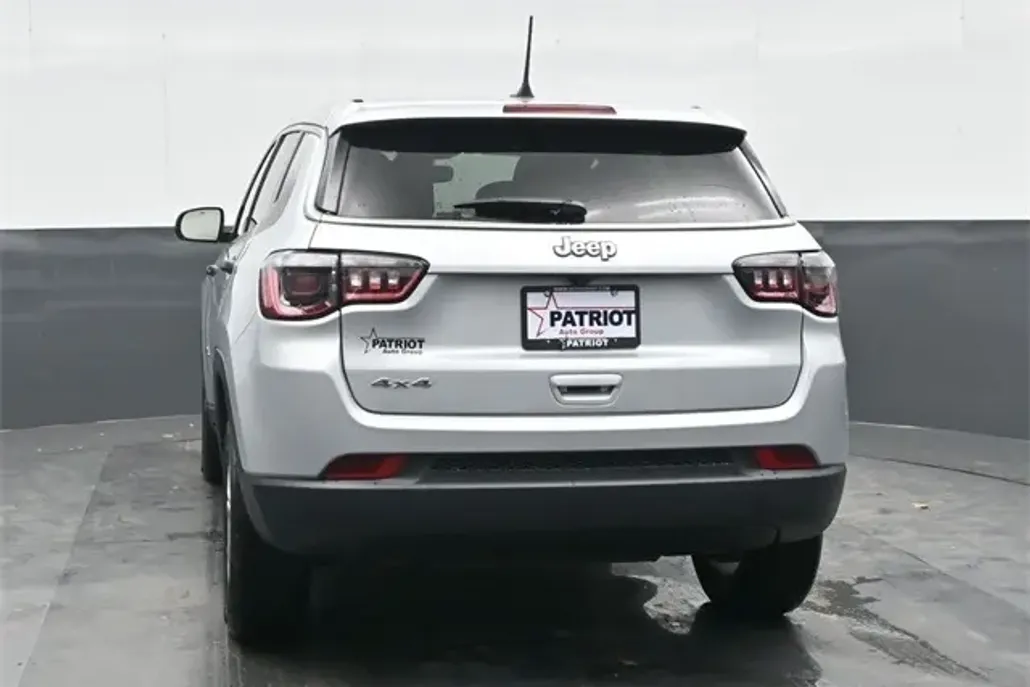 2025 Jeep Compass Sport photo 1