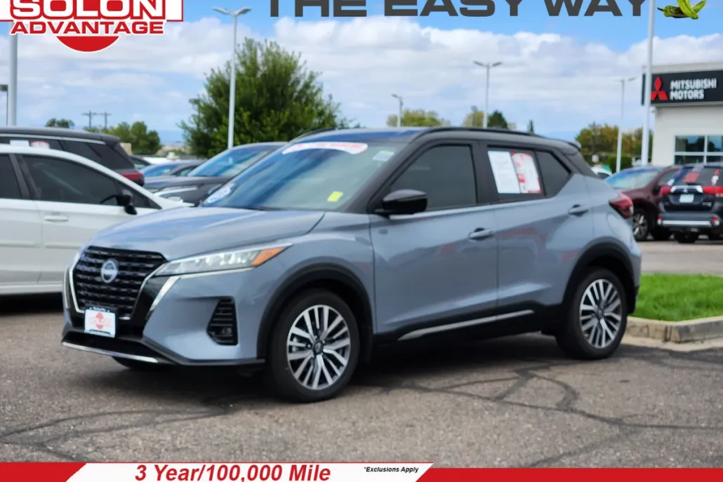 2023 Nissan Kicks SR photo 1