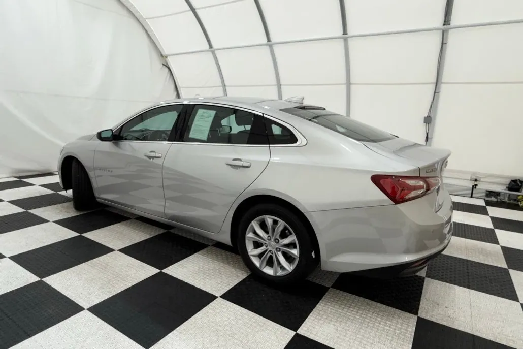 2021 Chevrolet Malibu 1LT photo 1
