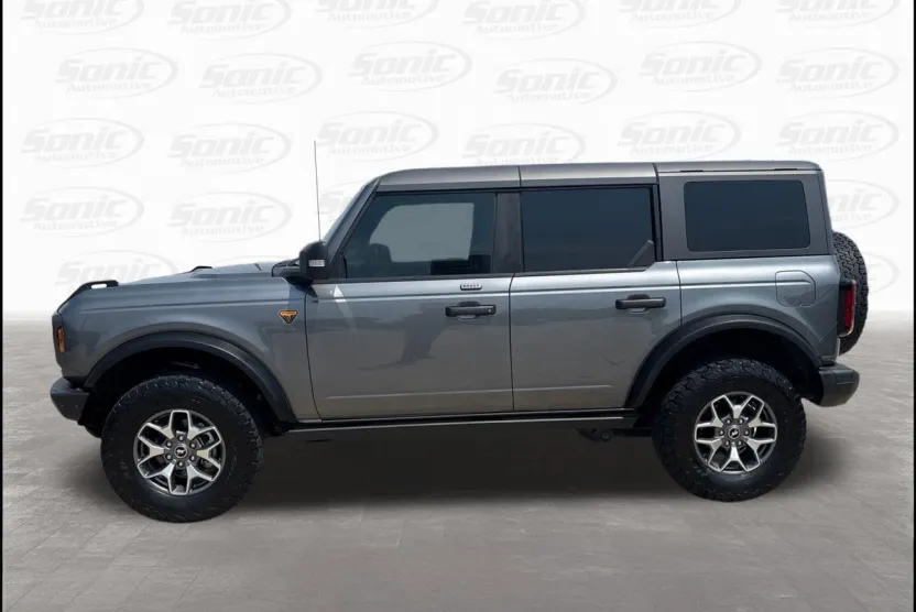2022 Ford Bronco Badlands photo 1
