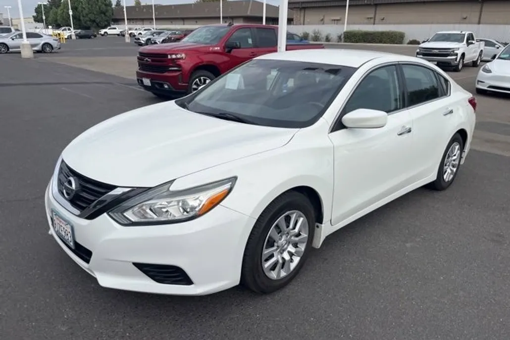 2017 Nissan Altima 2.5 photo 1