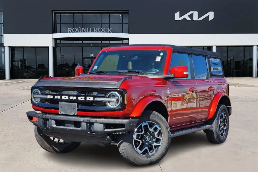 2022 Ford Bronco Outer Banks photo 1