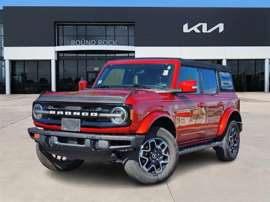 2022 Ford Bronco Outer Banks photo 1