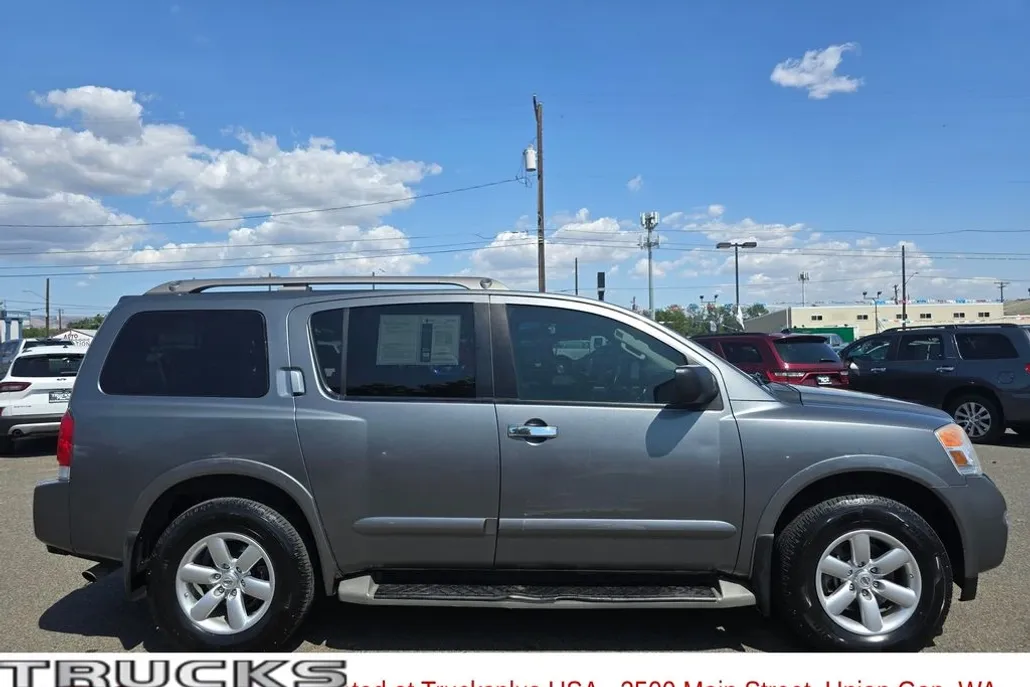 2015 Nissan Armada SV photo 1