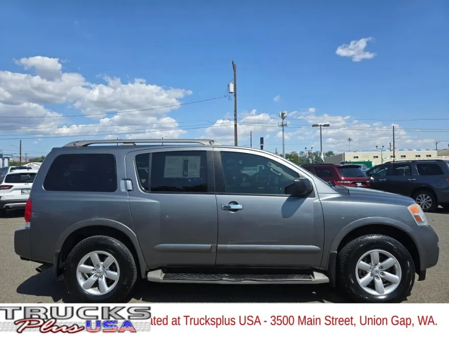 2015 Nissan Armada SV photo 1