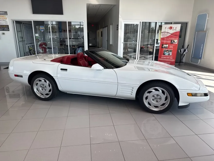 1991 Chevrolet Corvette Base photo 1