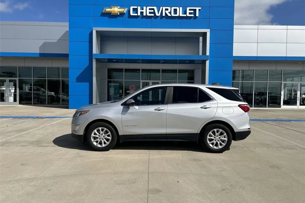 2021 Chevrolet Equinox LT photo 1