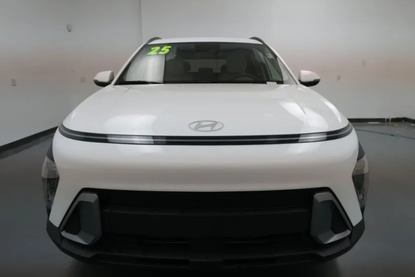 2025 Hyundai Kona SEL photo 1