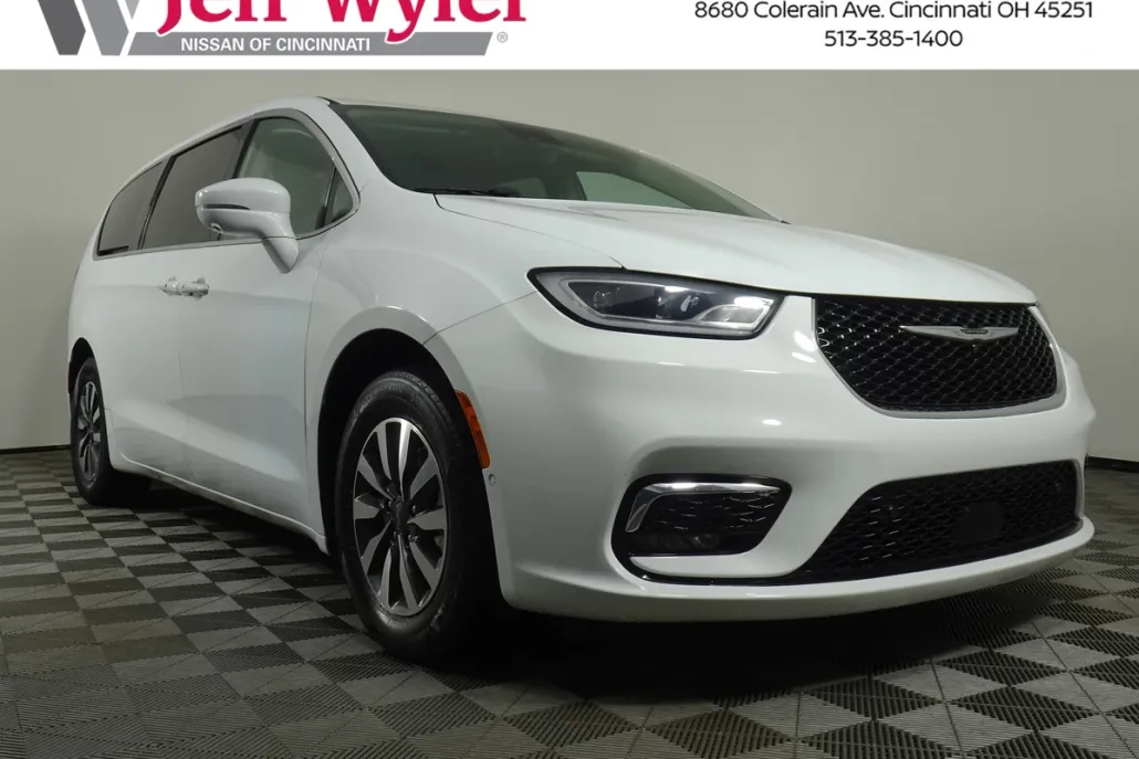 2022 Chrysler Pacifica Hybrid Touring L photo 1