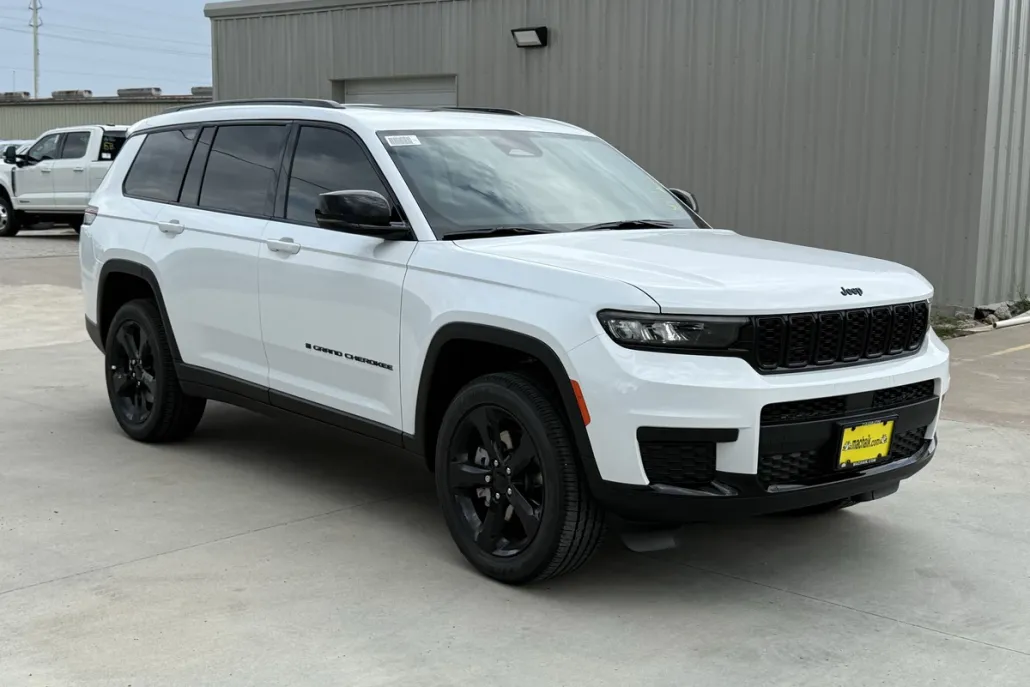 2025 Jeep Grand Cherokee Altitude photo 1