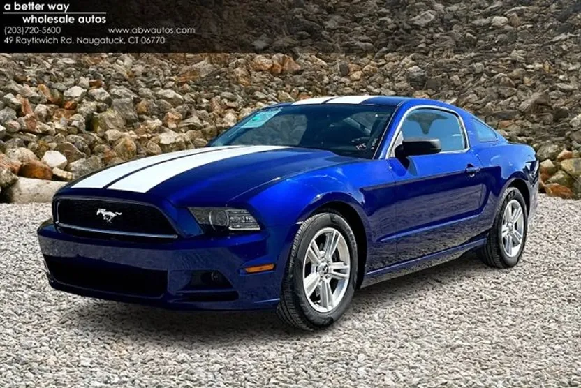 2014 Ford Mustang V6 photo 1