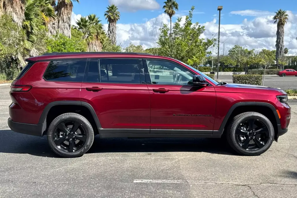 2025 Jeep Grand Cherokee Limited photo 1
