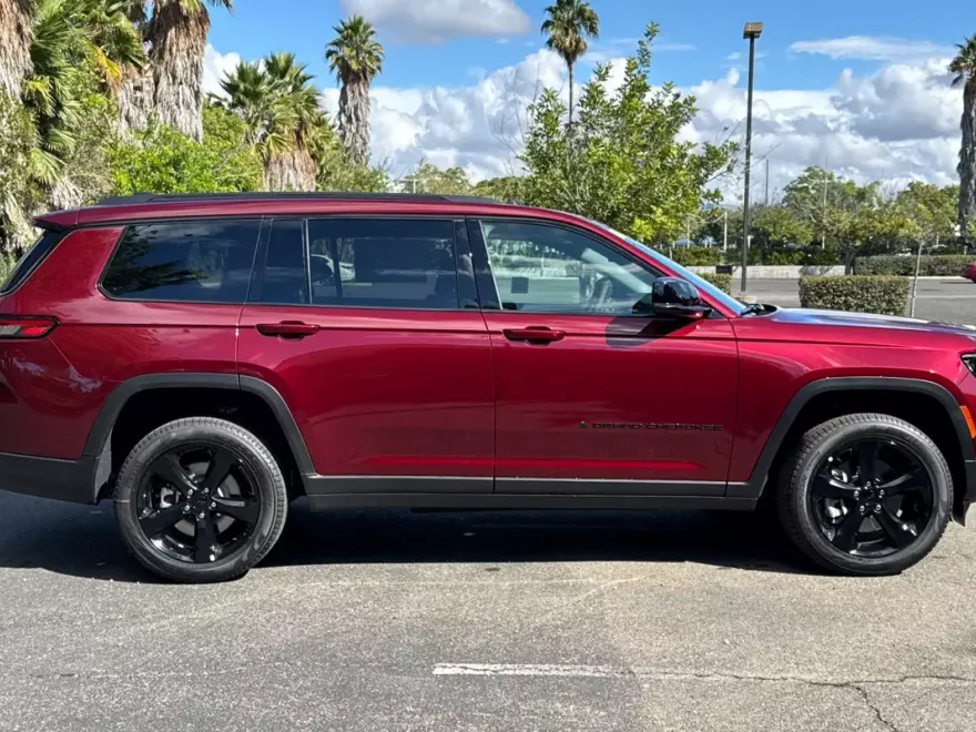 2025 Jeep Grand Cherokee Limited photo 1