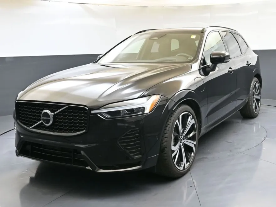 2025 Volvo XC60 T8 photo 1