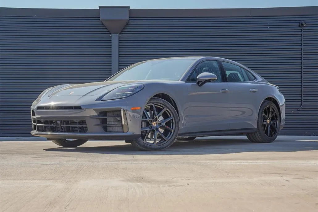 2025 Porsche Panamera 4 photo 1