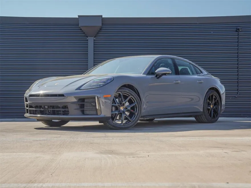 2025 Porsche Panamera 4 photo 1