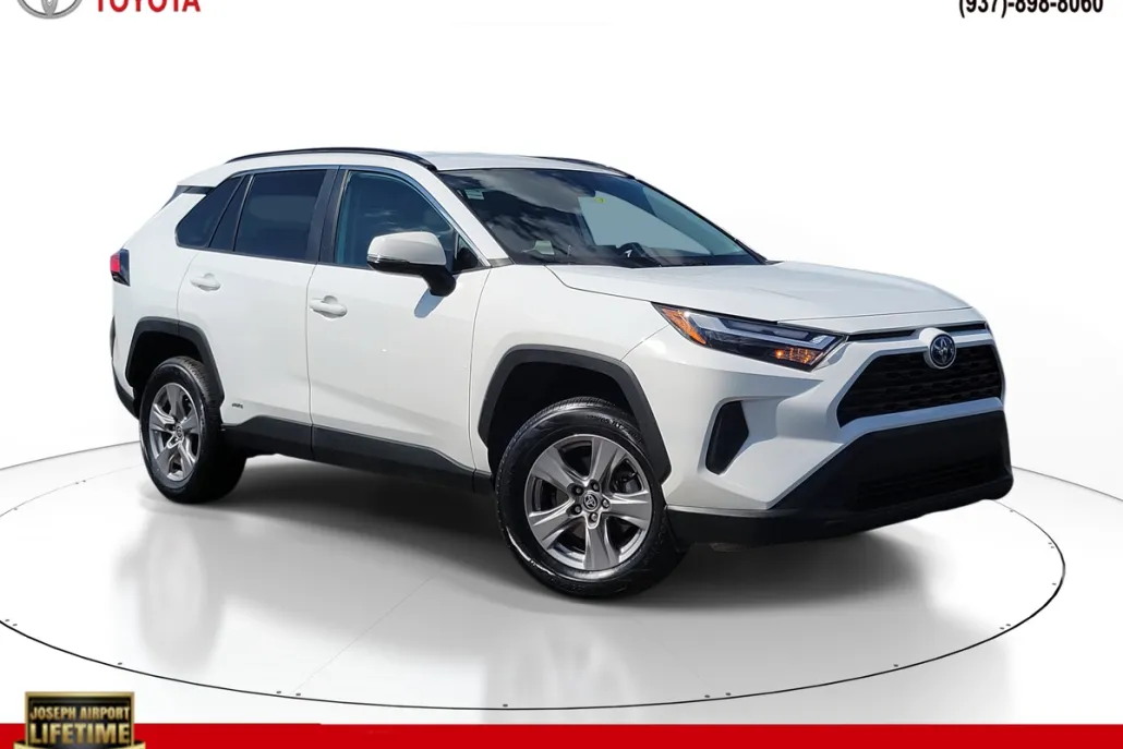 2024 Toyota RAV4 Hybrid XLE photo 1